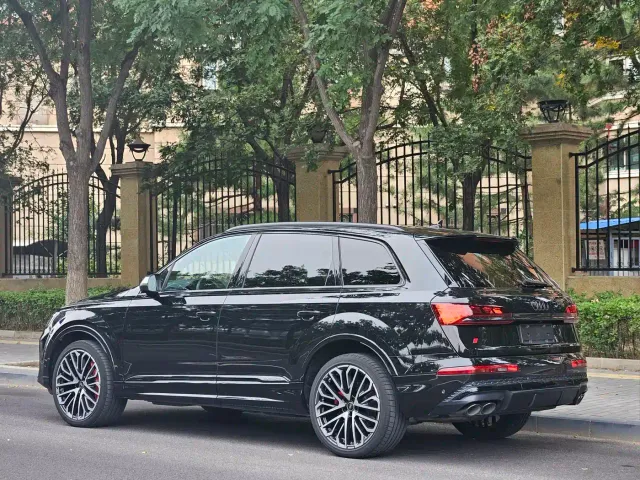 Audi SQ7 — Фото автомобиля 3