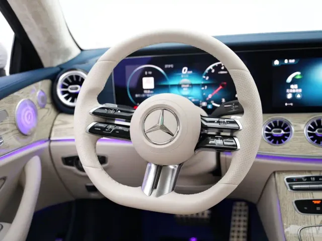 Mercedes-Benz E-Class — Фото автомобиля 10