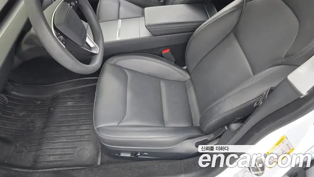 Tesla Model 3 — Фото автомобиля 22