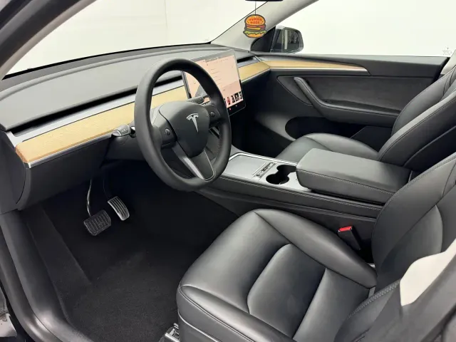 Tesla Model Y — Фото автомобиля 12