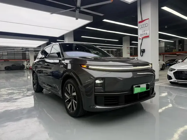 Li Auto L7 — Фото автомобиля 3