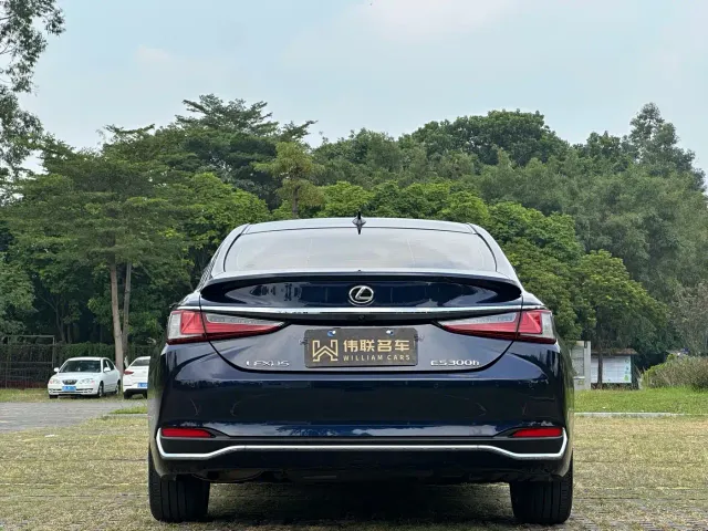 Lexus ES — Фото автомобиля 5