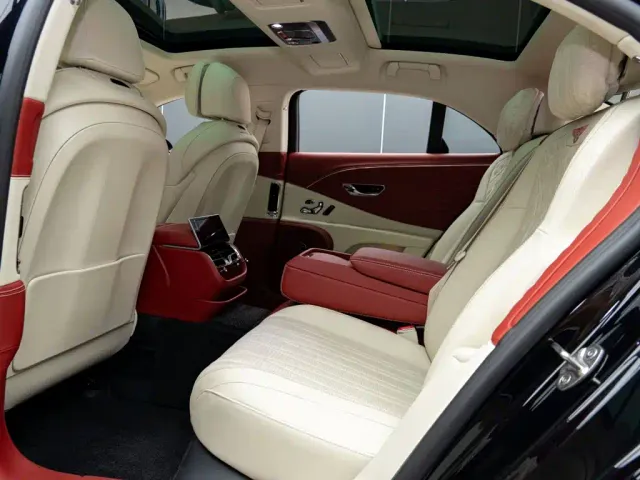 Bentley Flying Spur — Фото автомобиля 14