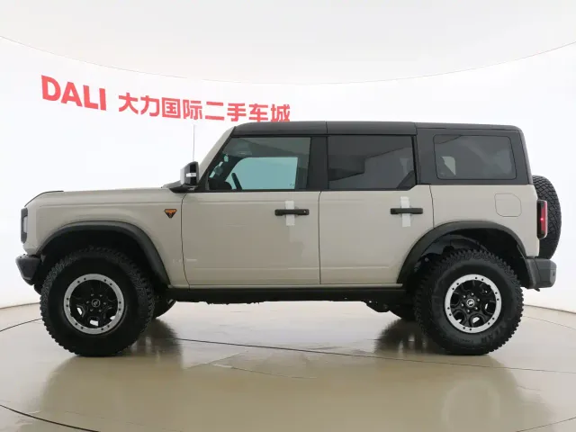 Ford Bronco — Фото автомобиля 11
