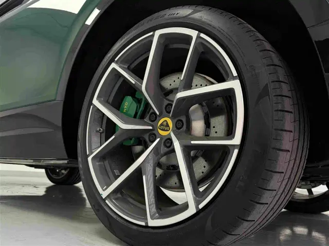 Lotus Eletre — Фото автомобиля 16