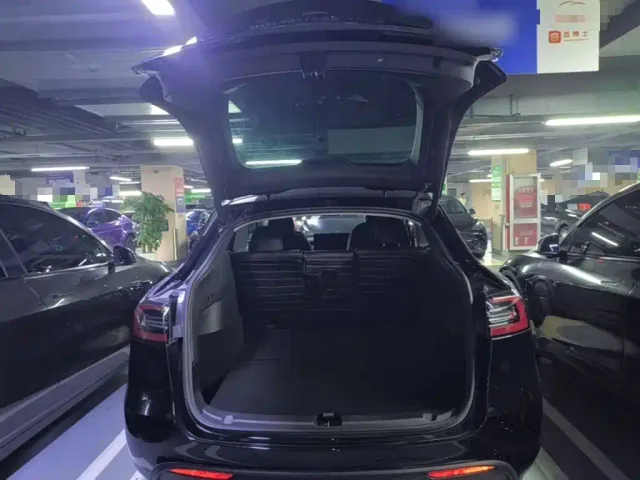 Tesla Model Y — Фото автомобиля 18