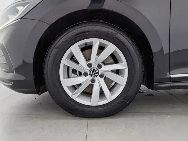 Volkswagen Passat — Фото автомобиля 17