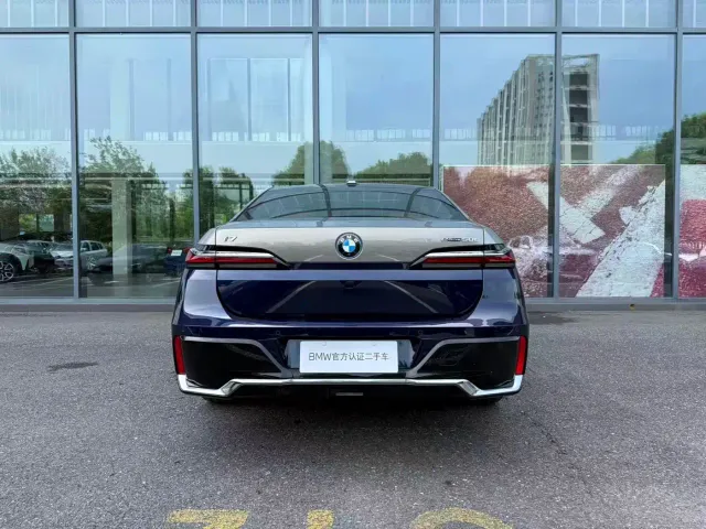 BMW i7 — Фото автомобиля 3