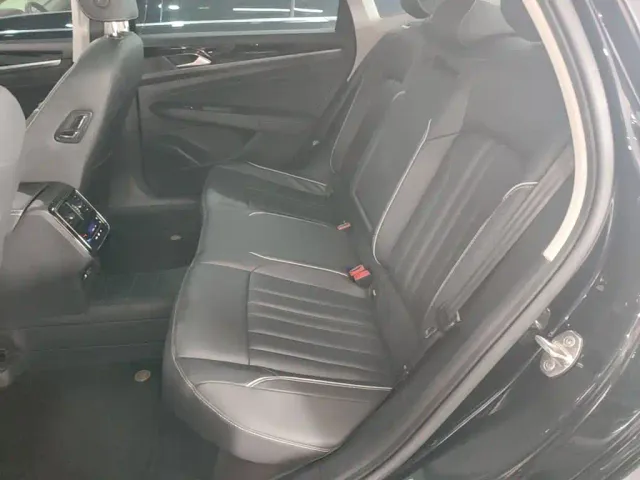 Volkswagen Passat — Фото автомобиля 16