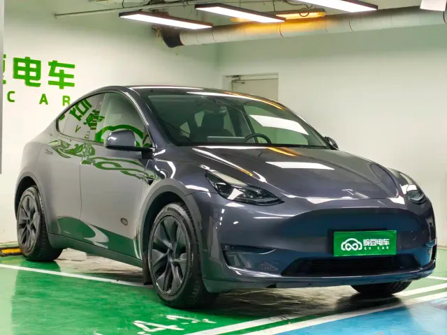 Tesla Model Y — Фото автомобиля 5