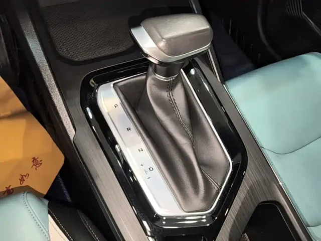 Geely Emgrand S — Фото автомобиля 13
