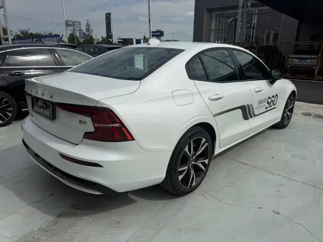 Volvo S60 — Фото автомобиля 9