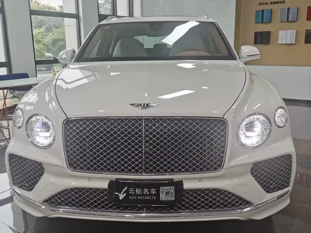 Bentley Bentayga — Фото автомобиля 2
