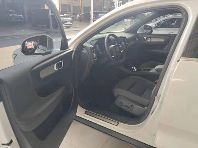 Volvo XC40 — Фото автомобиля 15
