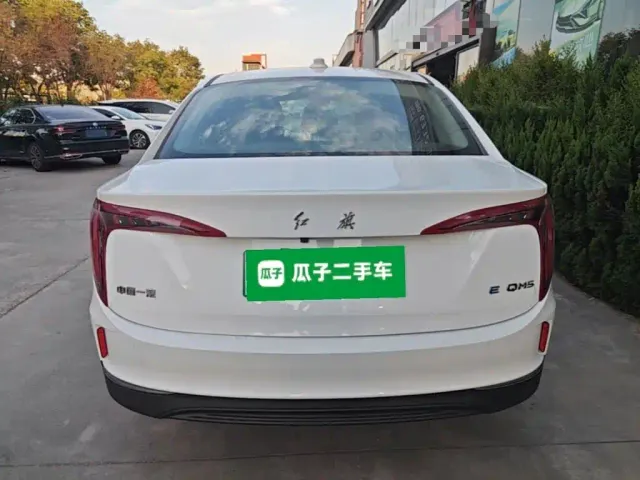 Hongqi E-QM5 — Фото автомобиля 5