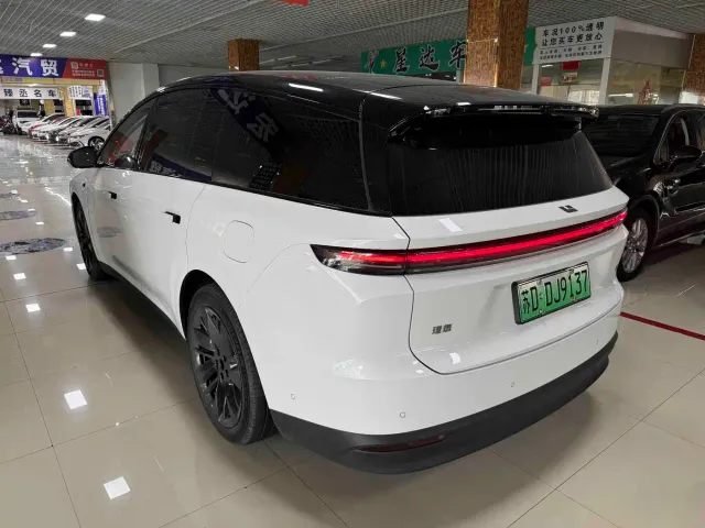 Li Auto i8 — Фото автомобиля 9