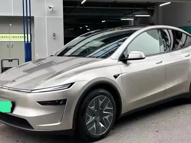Фотография автомобиля — Tesla Model Y L
