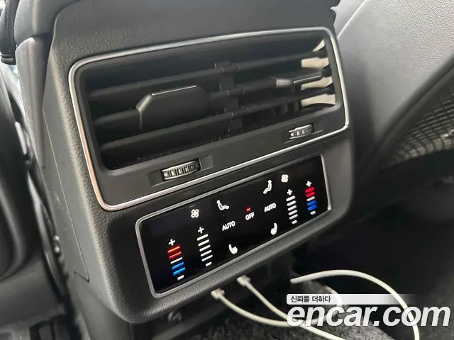 Audi Q8 55 TFSI quattro Premium — Фото автомобиля 14