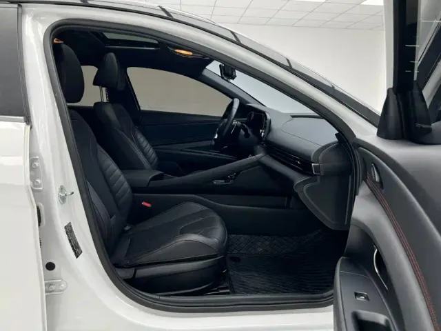Hyundai Elantra — Фото автомобиля 7