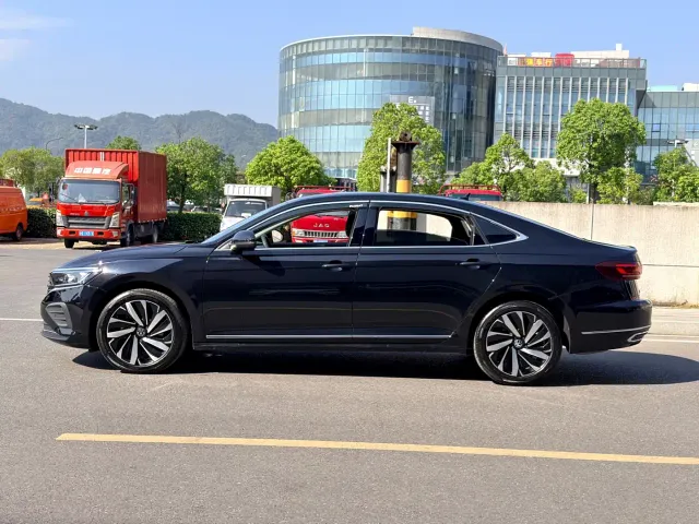 Volkswagen Passat — Фото автомобиля 7