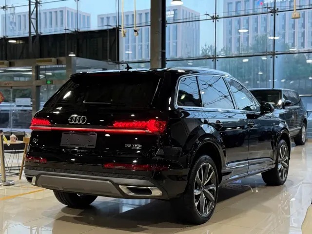 Audi Q7 — Фото автомобиля 26