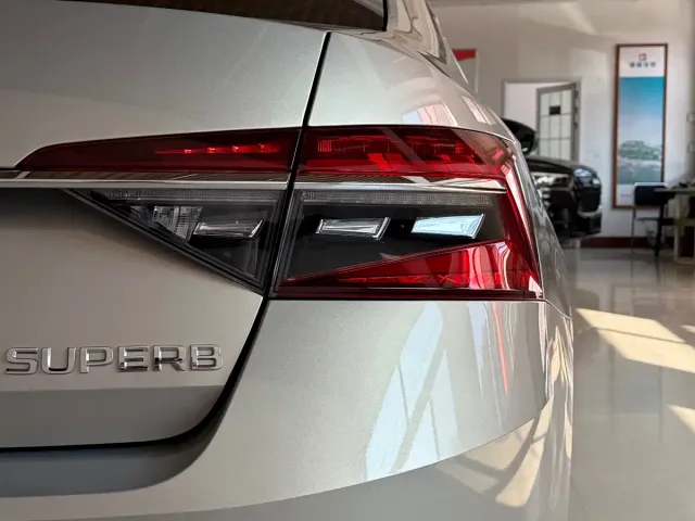 Skoda Superb — Фото автомобиля 9