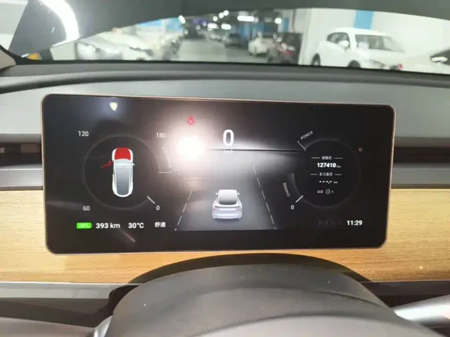 Tesla Model Y — Фото автомобиля 11