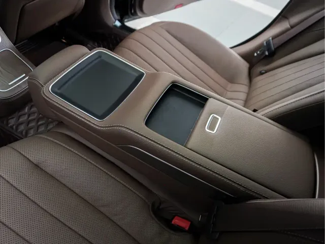 Mercedes-Benz E-Class — Фото автомобиля 29