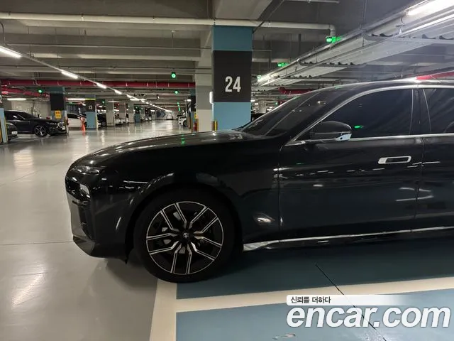 BMW 7 Series — Фото автомобиля 4