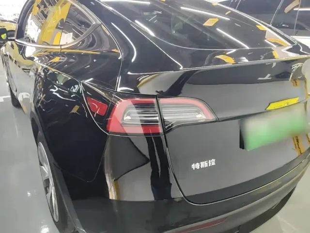Tesla Model Y — Фото автомобиля 4