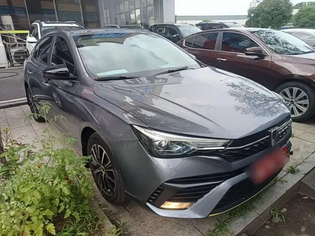 Roewe i5 — Фото автомобиля 3