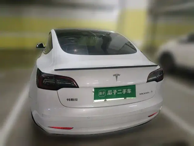 Tesla Model 3 — Фото автомобиля 3