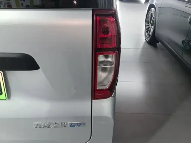 Wuling Zhiguang NEV — Фото автомобиля 7