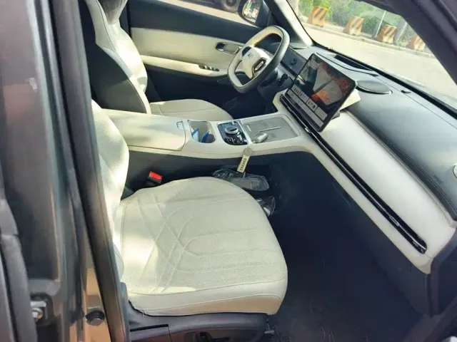 Geely Galaxy Starship 7 EM-i — Фото автомобиля 8