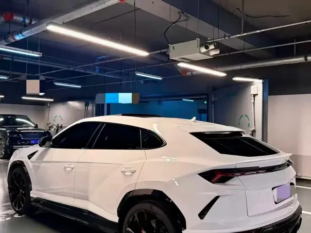 Lamborghini Urus — Фото автомобиля 4