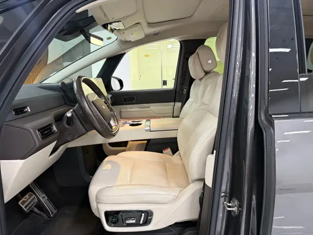Li Auto MEGA — Фото автомобиля 11