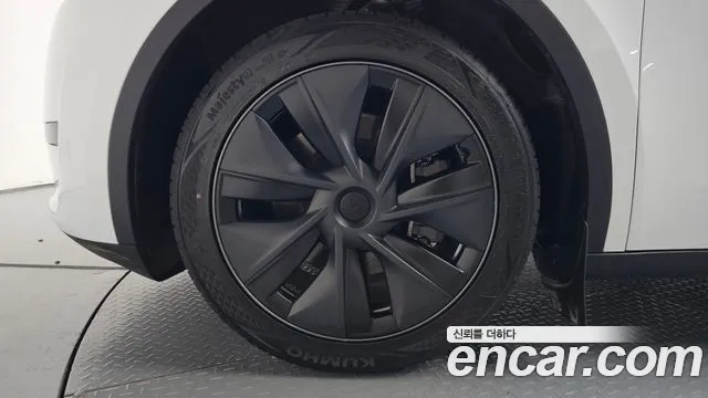 Tesla Model Y — Фото автомобиля 4