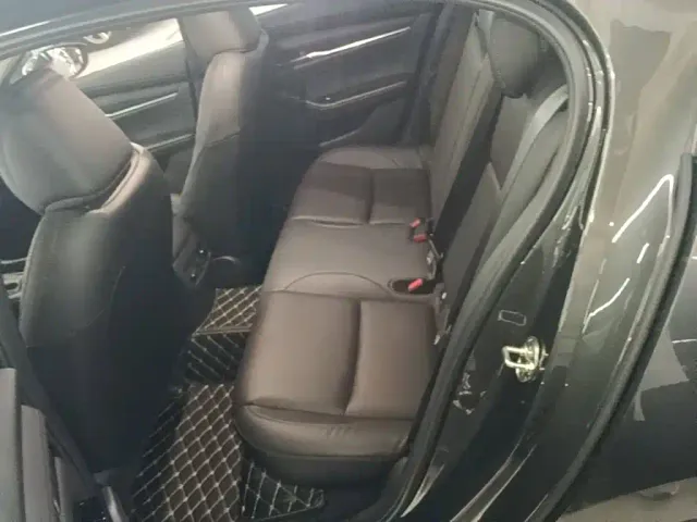 Mazda Axela — Фото автомобиля 16