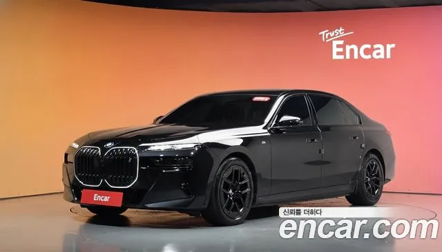 Фотография автомобиля — BMW i7 G70