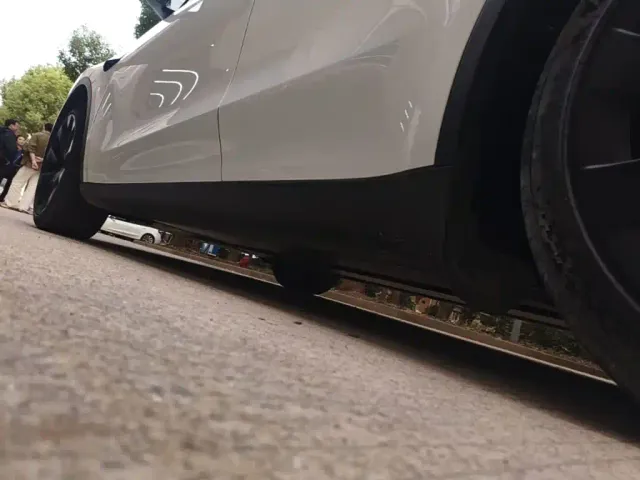 Tesla Model Y — Фото автомобиля 21