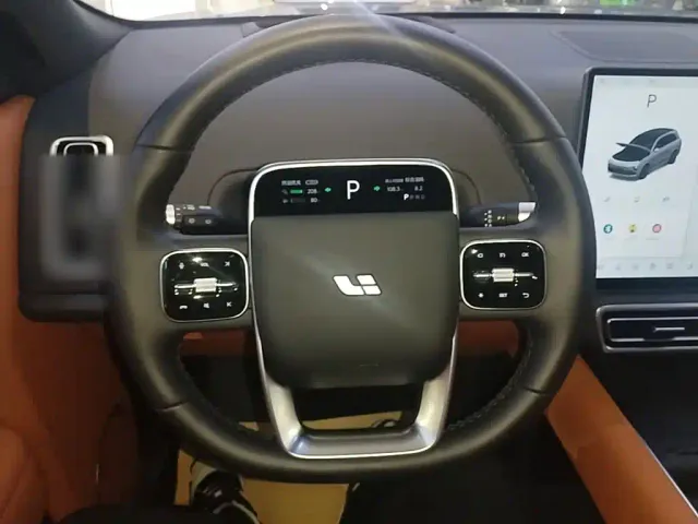 Li Auto L8 — Фото автомобиля 10