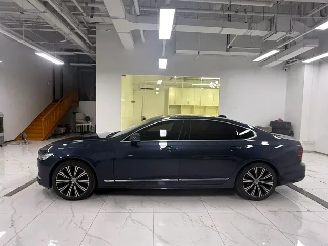 Volvo S90 — Фото автомобиля 3