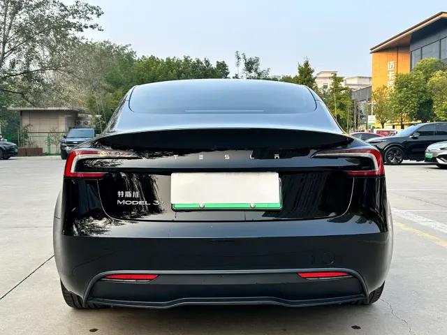 Tesla Model 3 — Фото автомобиля 7