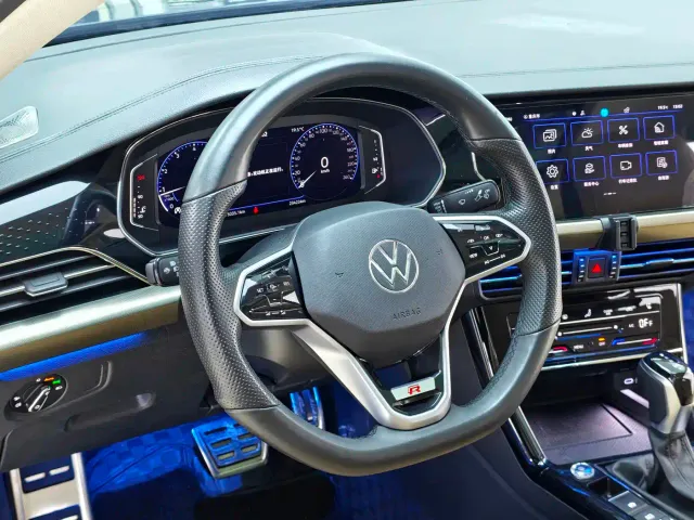 Volkswagen Passat — Фото автомобиля 12