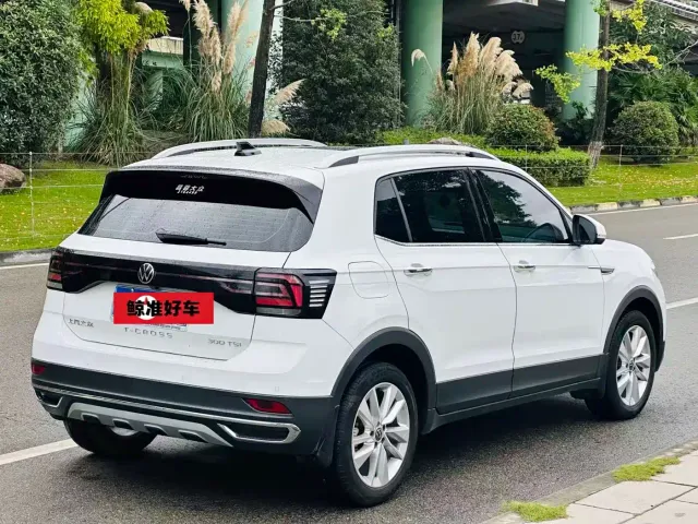 Volkswagen T-Cross — Фото автомобиля 4