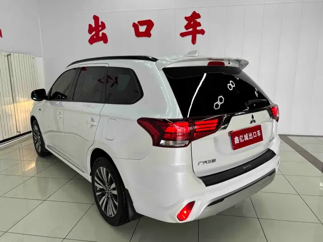 Mitsubishi Outlander — Фото автомобиля 6