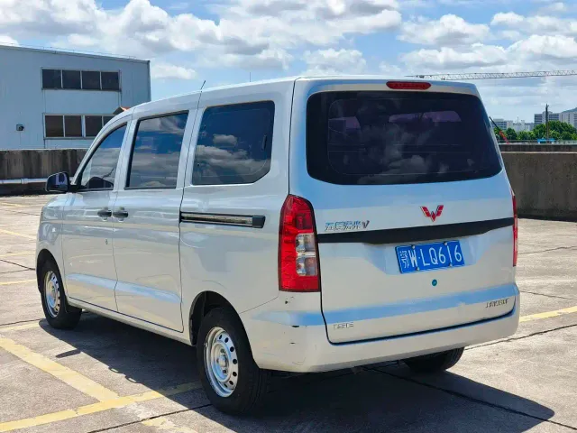 Wuling Hongguang V — Фото автомобиля 6