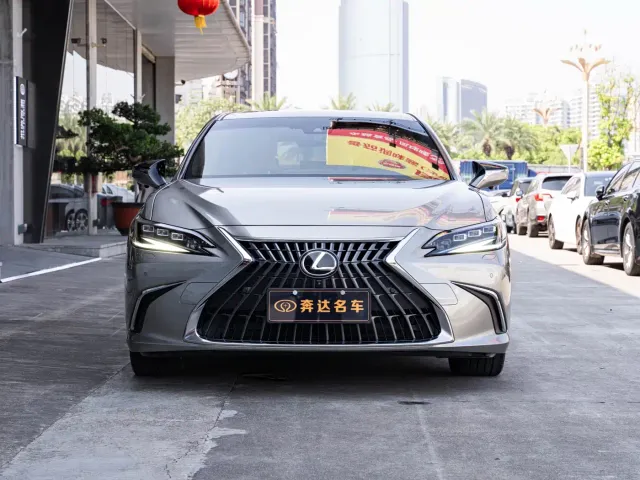 Lexus ES — Фото автомобиля 2