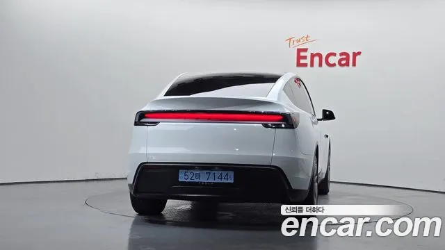 Tesla Model Y — Фото автомобиля 4