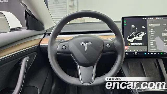 Tesla Model 3 — Фото автомобиля 12